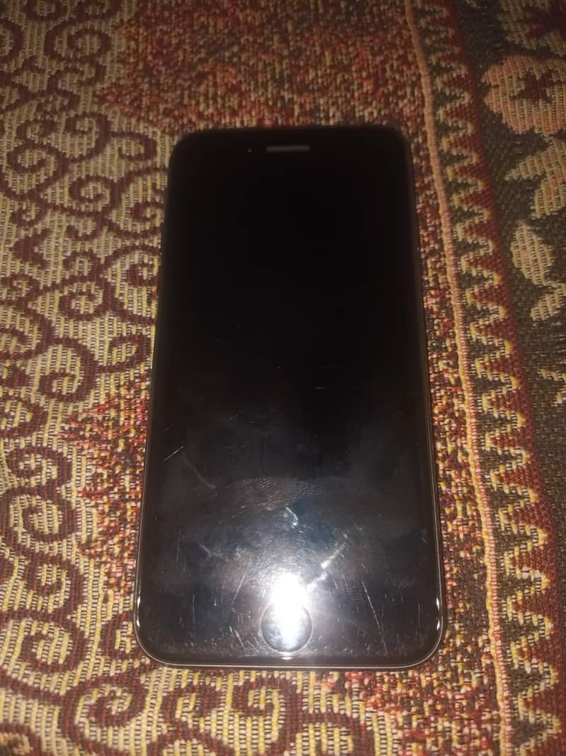 Apple iPhone 8 1