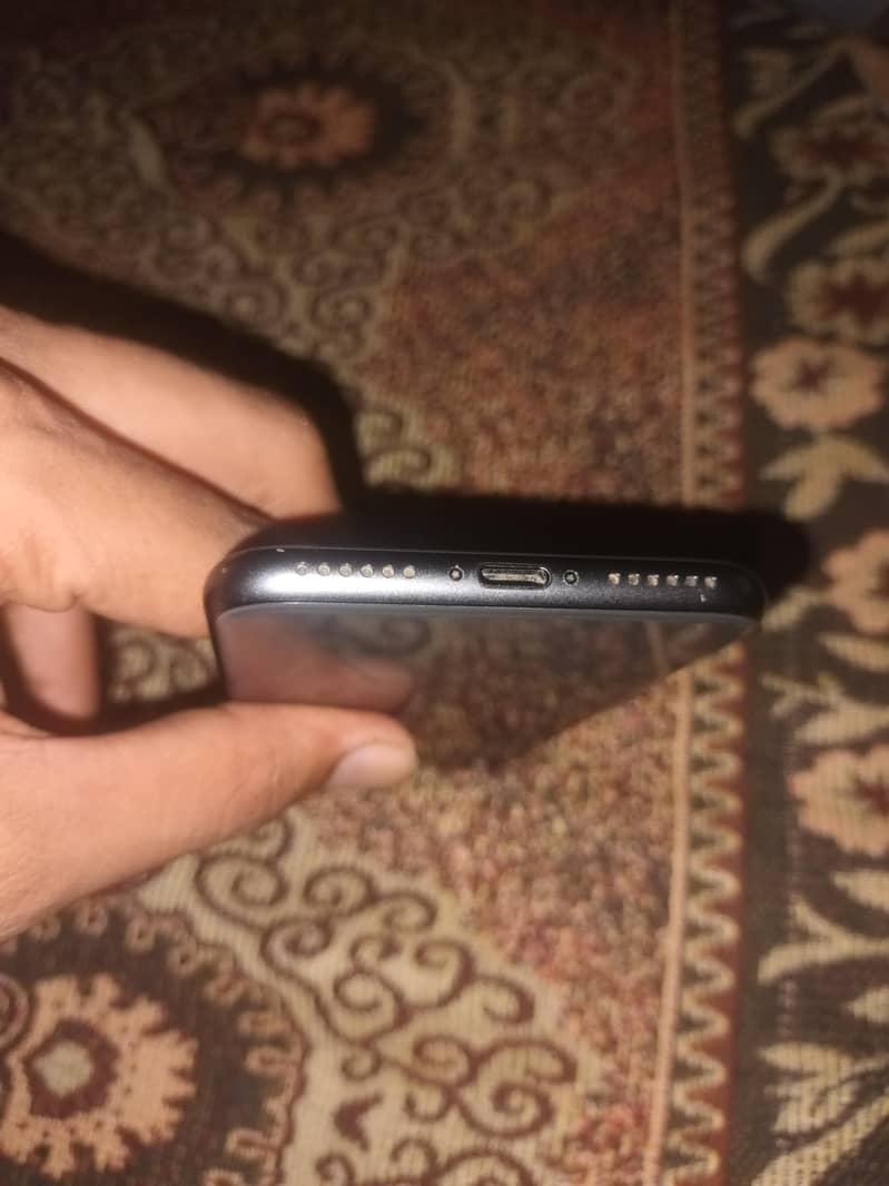 Apple iPhone 8 3