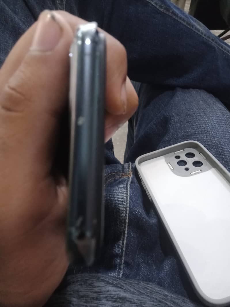 Apple iPhone 11 Pro 1
