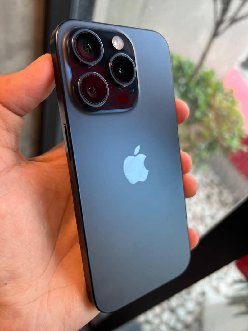 Apple iPhone 15 Pro 0