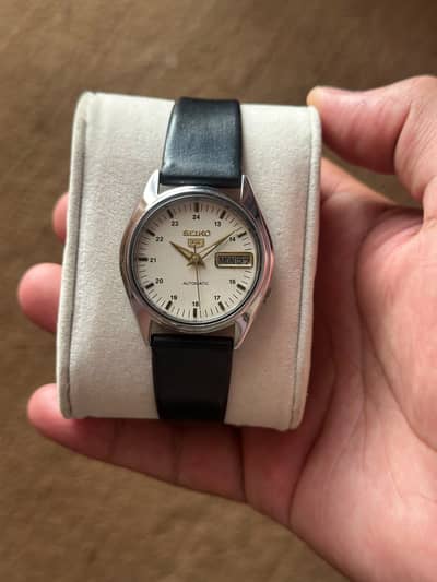 Seiko 5 original automatic watch date or time