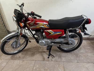 Fest oner bike h number all Punjab ka laga huwa h 10.10condition
