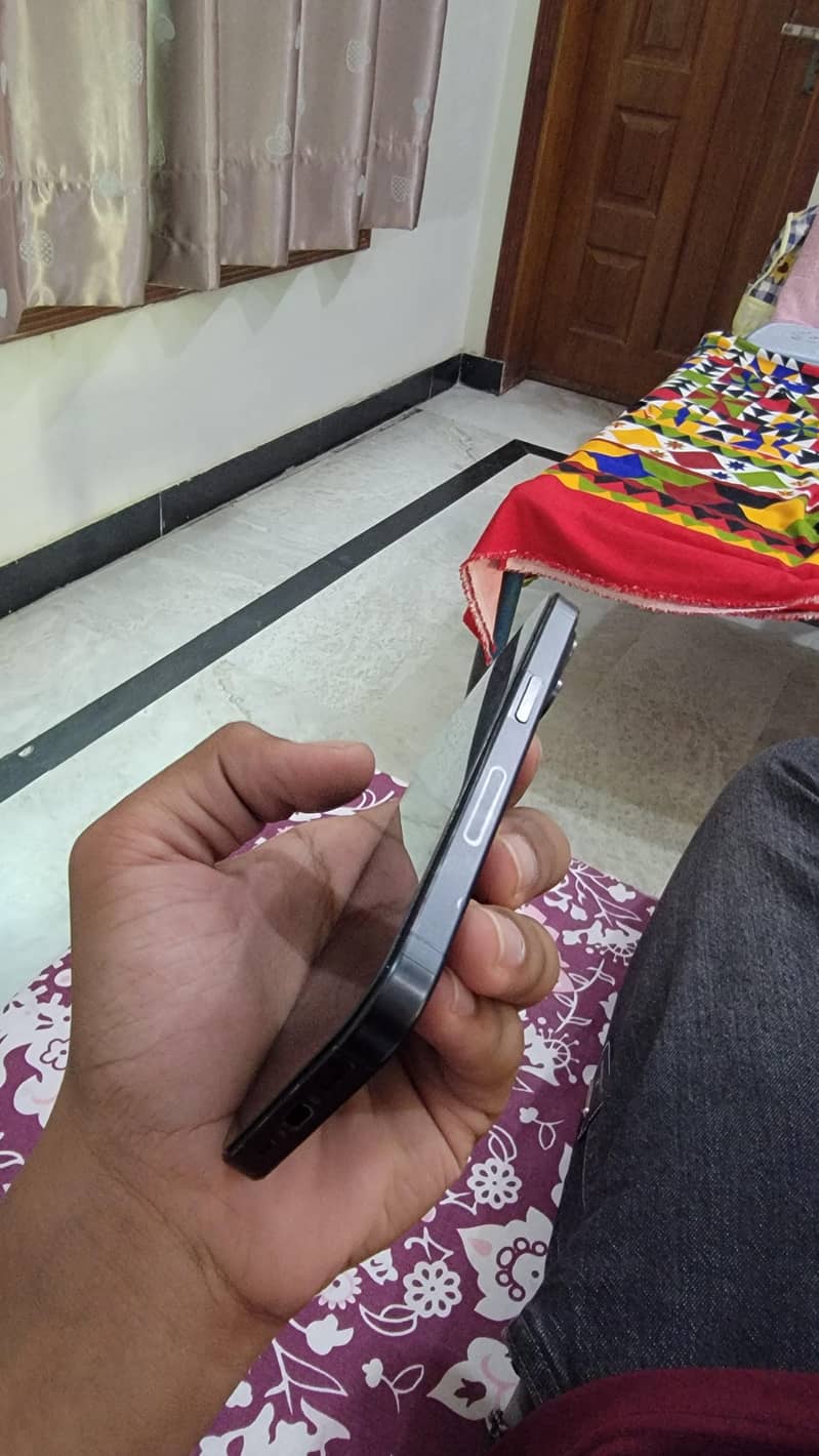 IPHONE 15 PRO 5