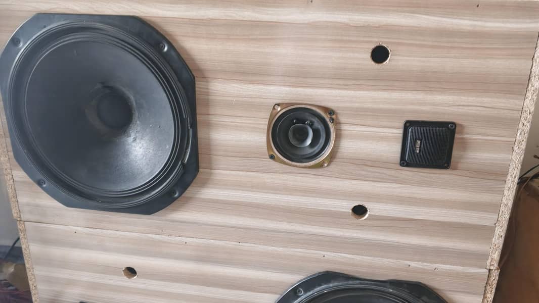 1 ft speaker 1