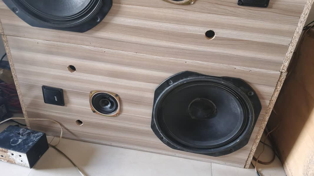 1 ft speaker 2