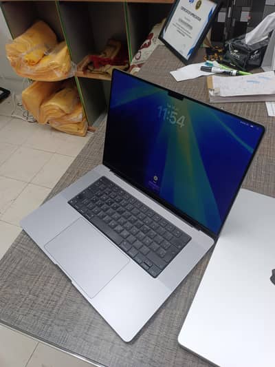 MACBOOK PRO M2 2023 16 INCH 16GB RAM 512 SSD 12 CPU 19 GPU LIKE NEW