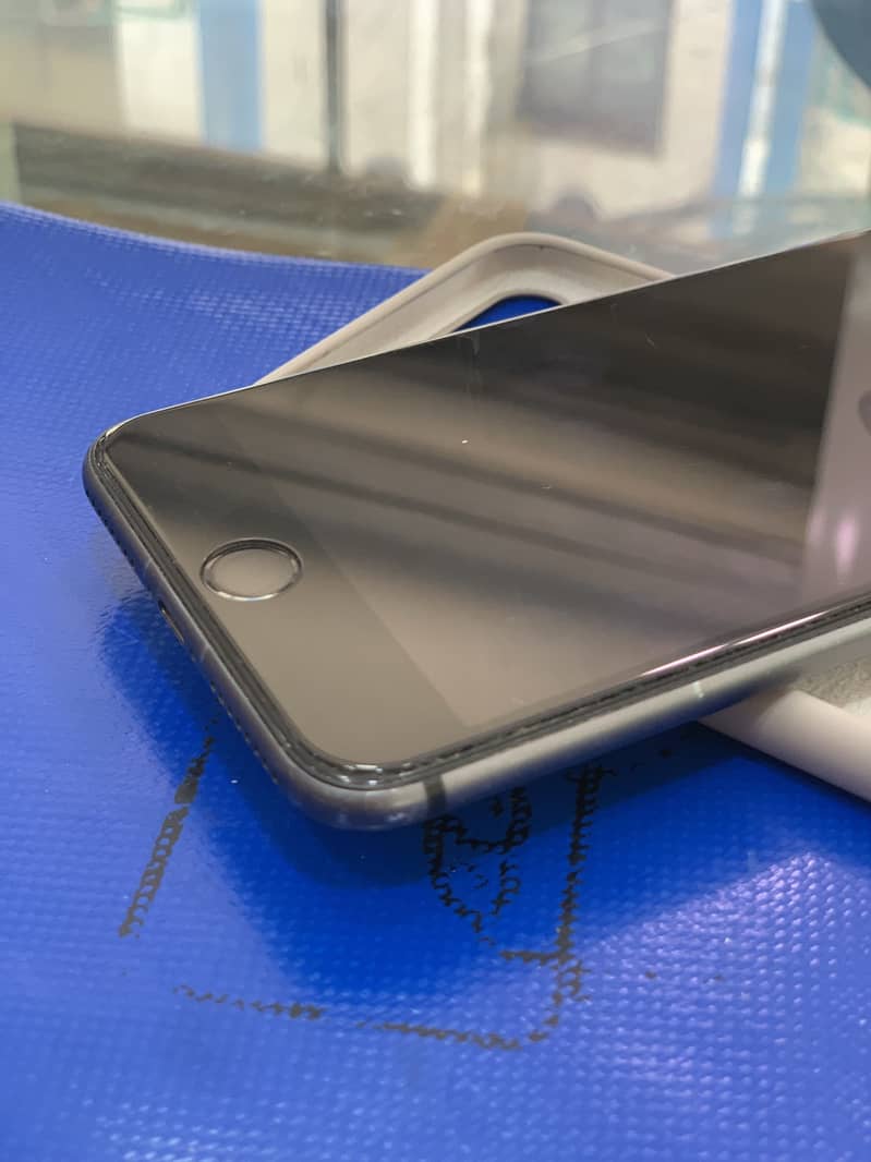 Apple iPhone 8 Plus 2
