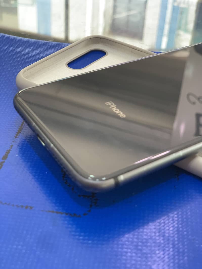 Apple iPhone 8 Plus 3