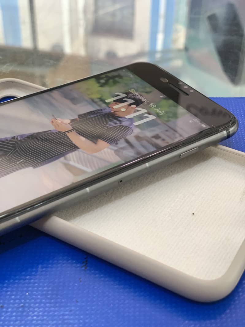 Apple iPhone 8 Plus 4