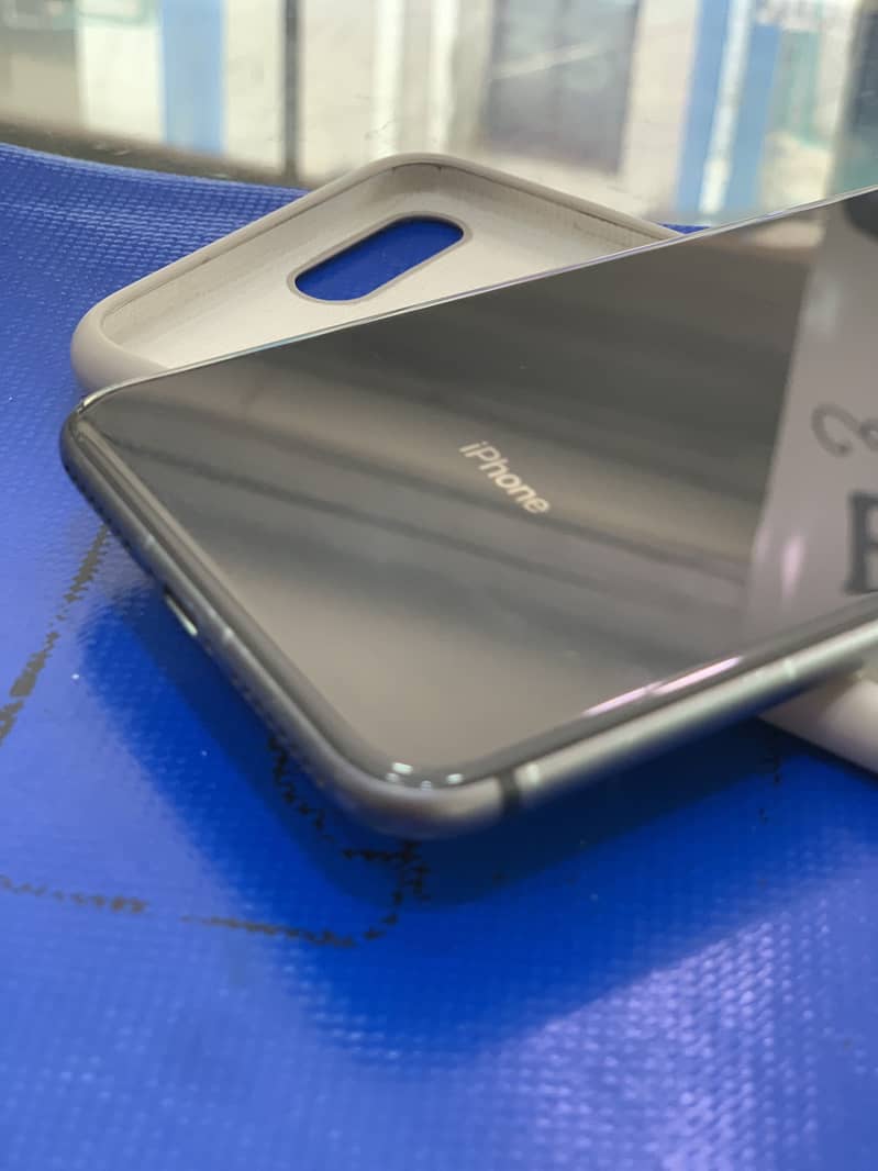 Apple iPhone 8 Plus 6