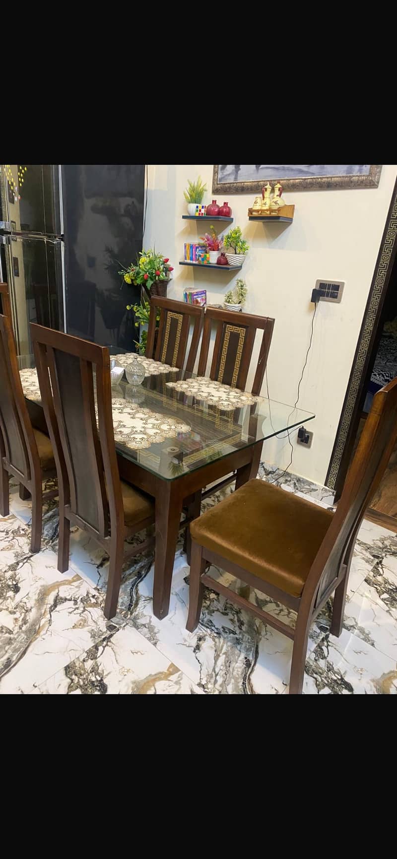 Dining table 0
