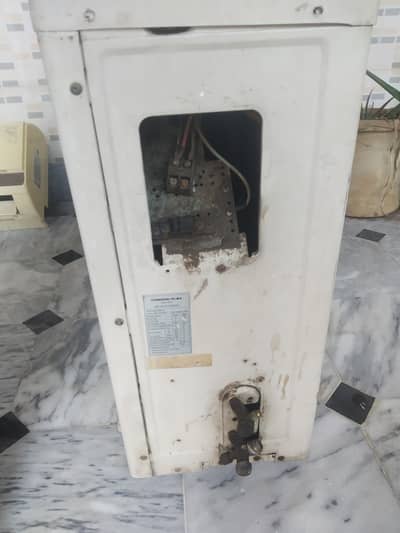 Changhong Ruba indoor and outdoor units for Sale in Good Condition