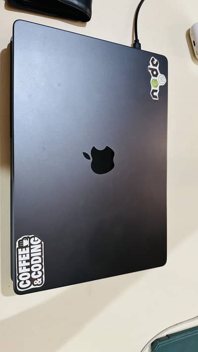 MacBook Pro M3 pro 18gb 1tb 12 core cpu 18 core gpu