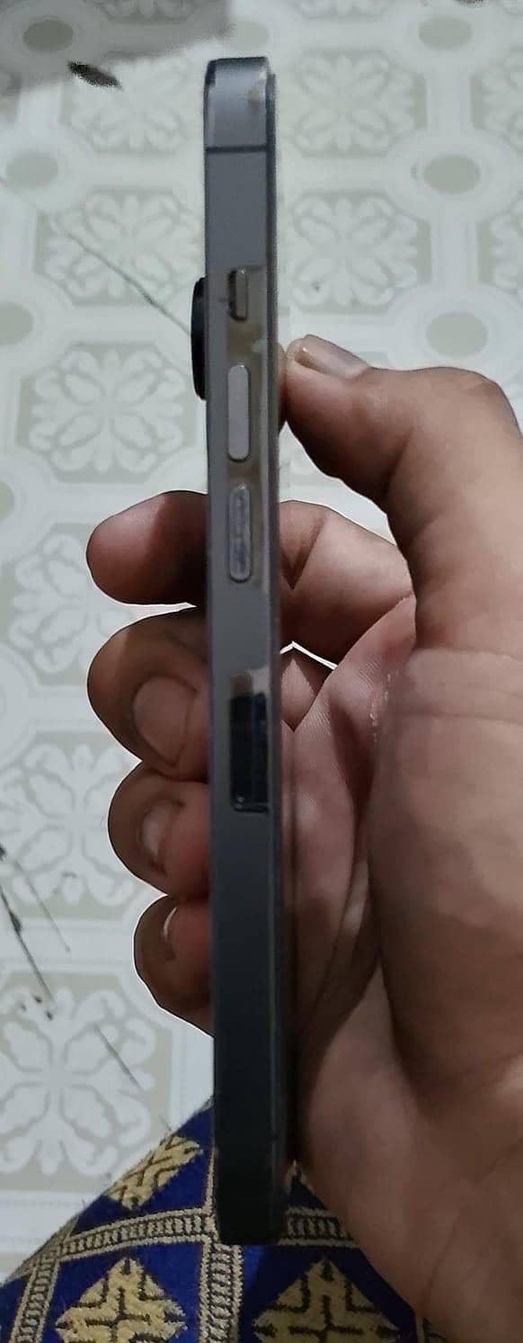Apple iPhone 13 Pro 4