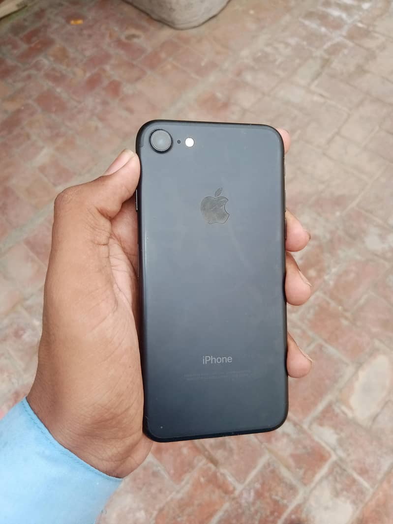 Apple iPhone 7 0