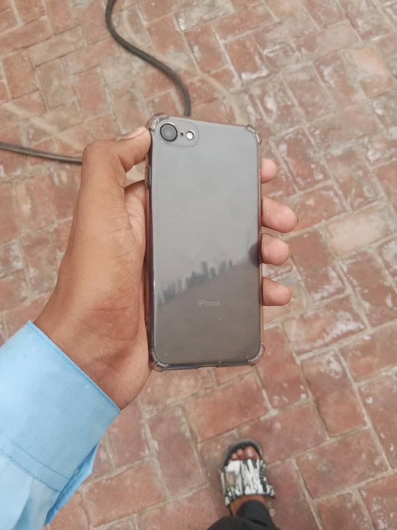 Apple iPhone 7 1