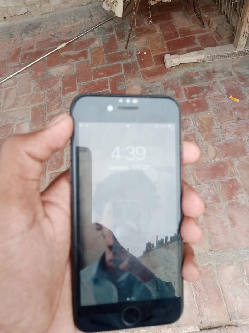 Apple iPhone 7 2