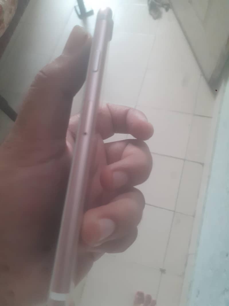 Apple iPhone 7 2