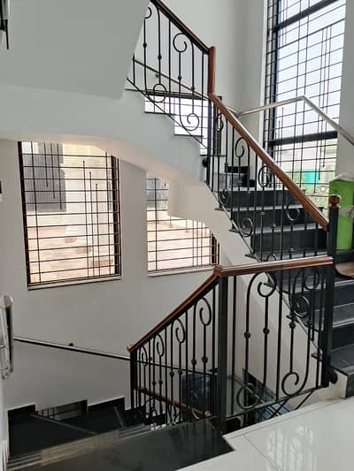 DHA Phase 5, 01 Kanal, 02 Bed, Slightly Used Luxurious Upper Portion For Rent.