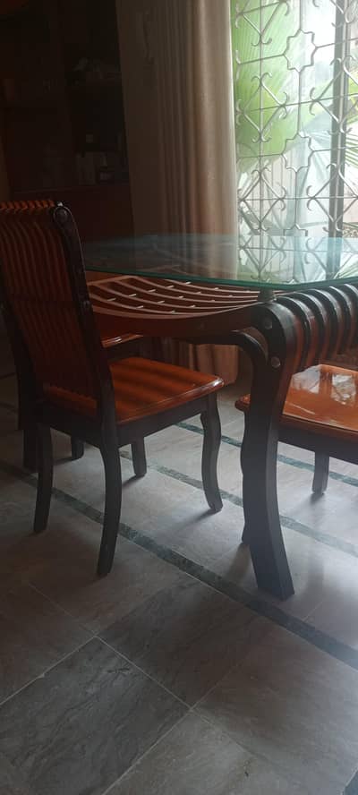 6 seater dinning table.