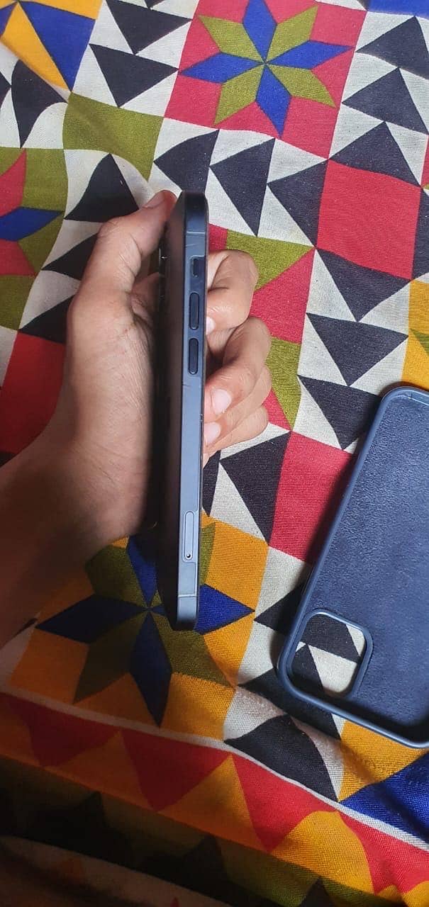 Apple iPhone 12 3