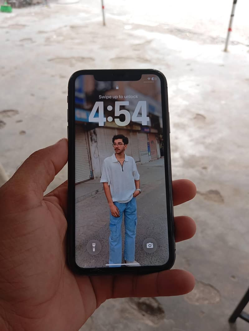 Apple iPhone 11 0