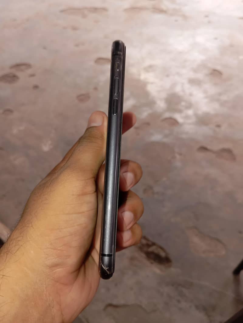 Apple iPhone 11 3