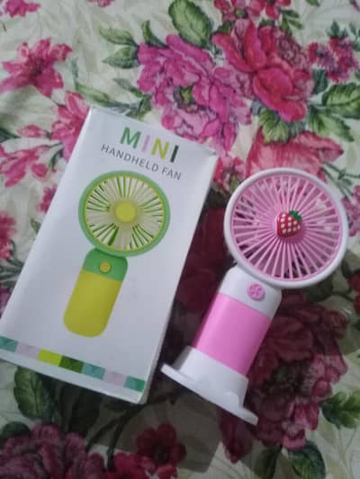 charging mini Fan. .