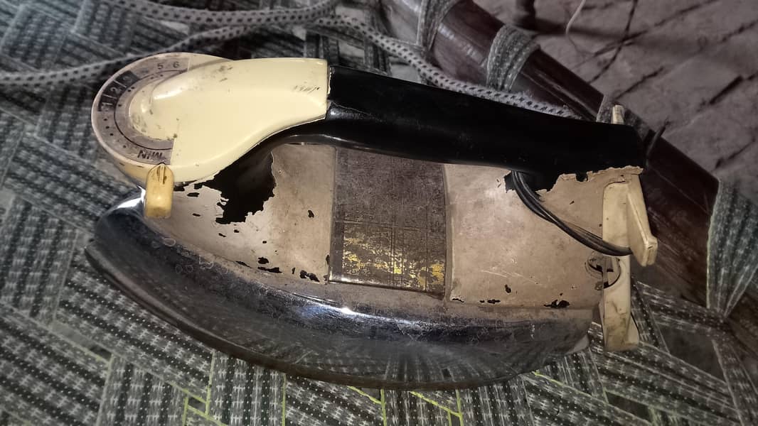 clothes iron 0