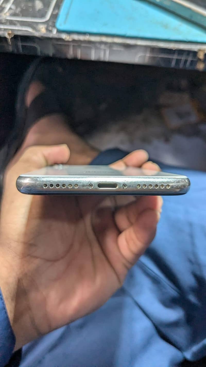 Apple iPhone X 3