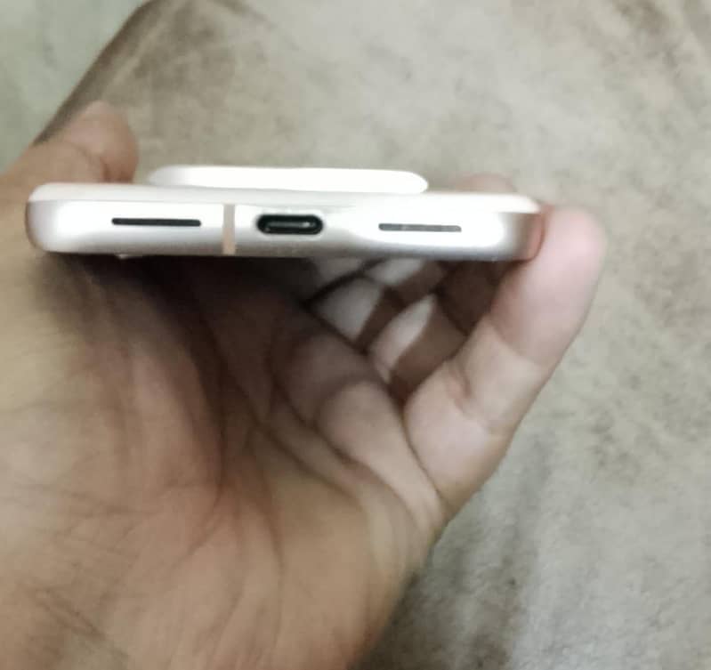 Google Pixel 8 3