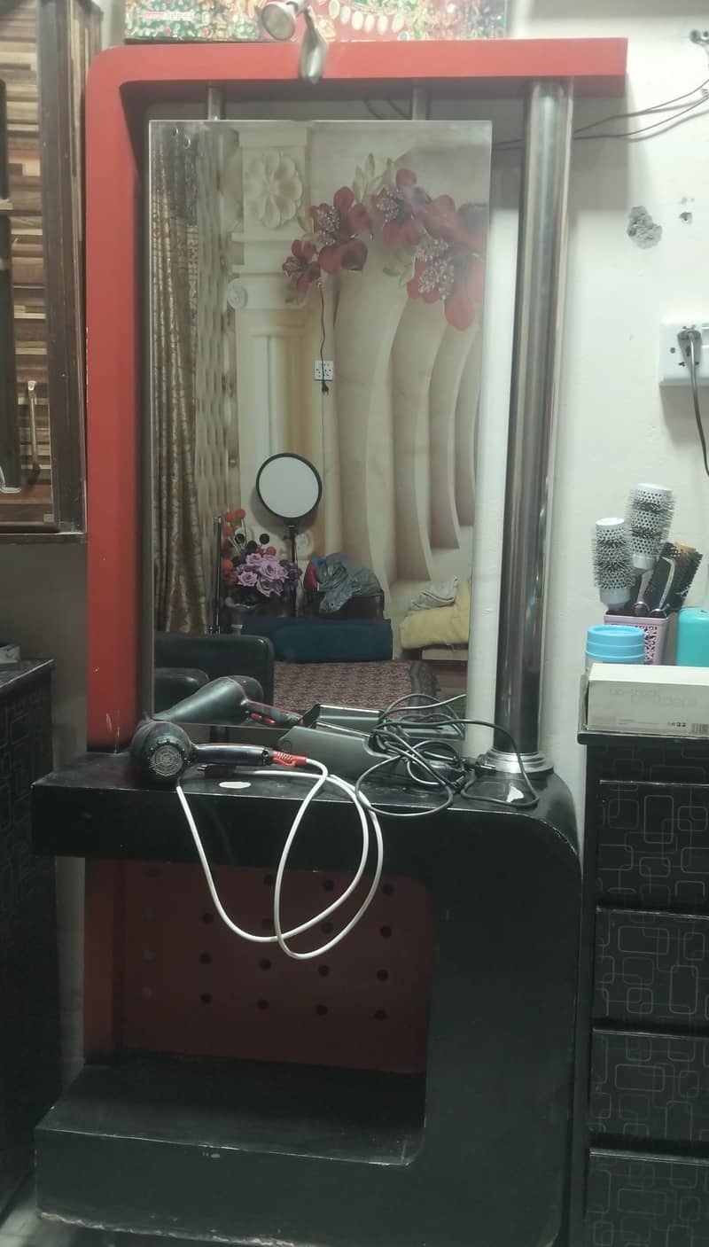 2 mirror with dressing 0
