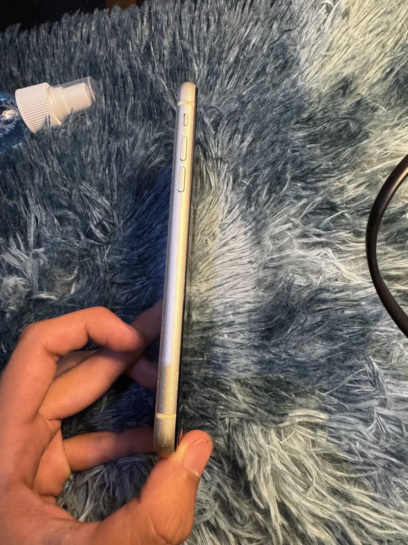 Apple iPhone 11 4