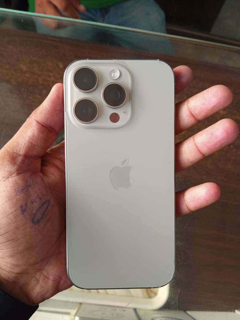 Apple iPhone 16 Pro 0