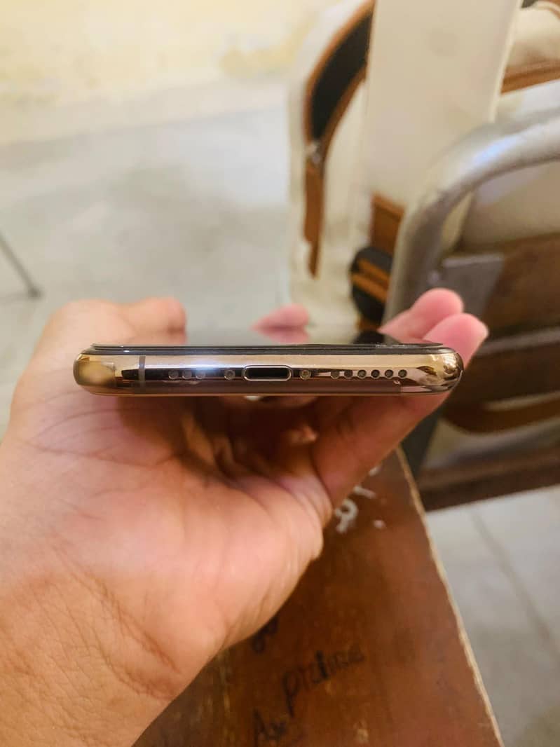Apple iPhone 11 Pro 4