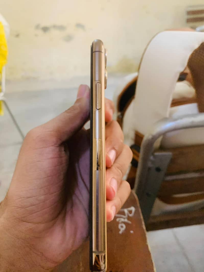 Apple iPhone 11 Pro 5