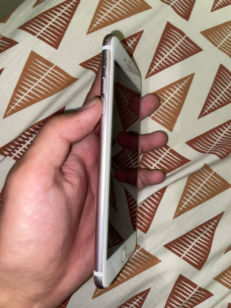 Apple iPhone 7 Plus 2