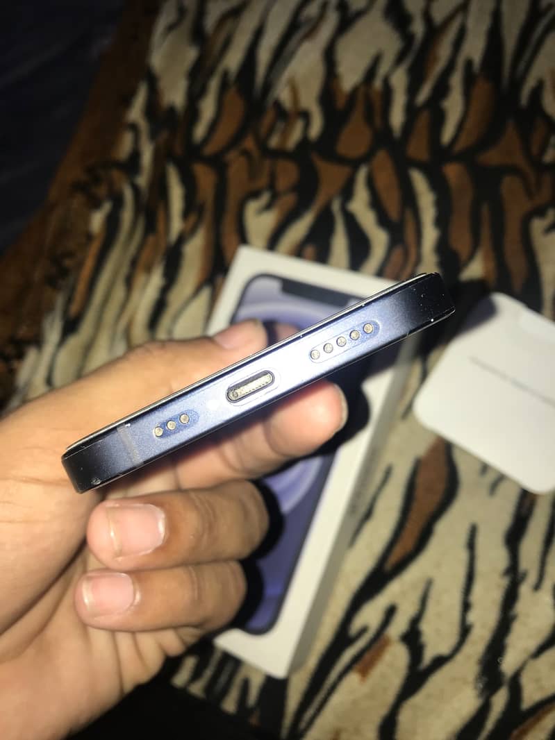 Iphone 12 4