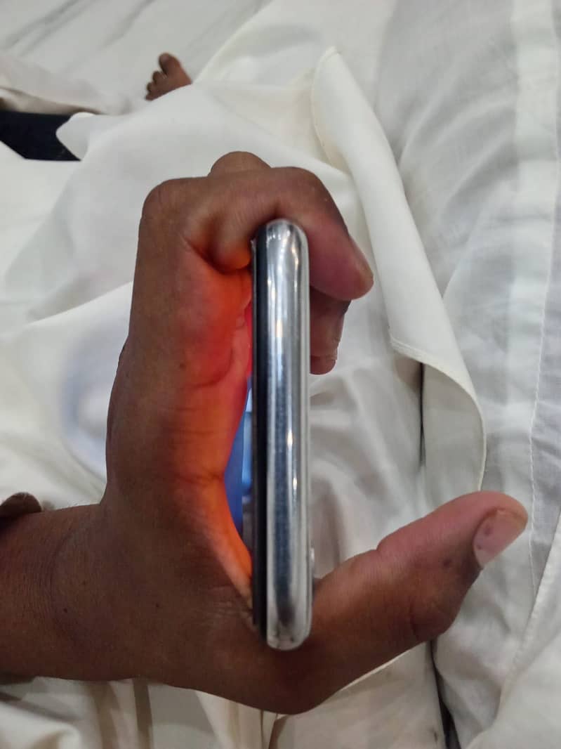 Apple iPhone X 5