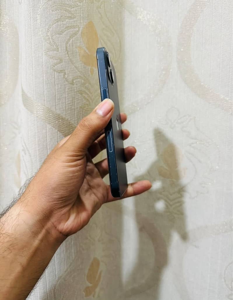 iPhone 13 0