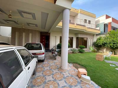 * 1 KANAL UPPER PORTION AVAILABLE FOR RENT* *Location:* WAPDA Town Phase 1, E Block - Prime Location, Multan