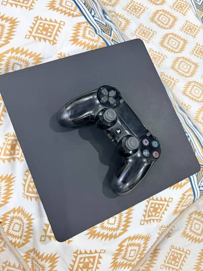 Ps4 Slim 1tb like new condition with original controller