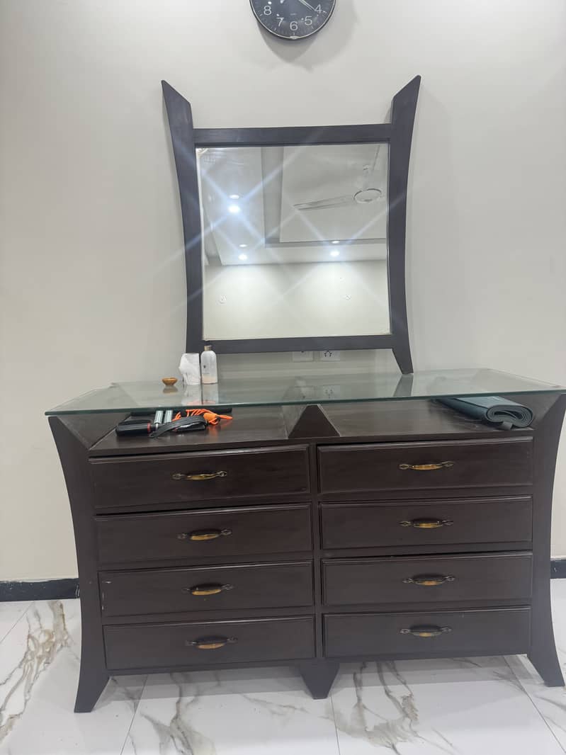 Dressing table 0