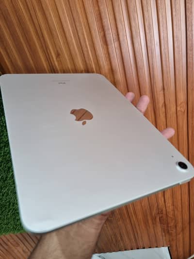 Ipad 10th generation 256gb 9/10 condition with box