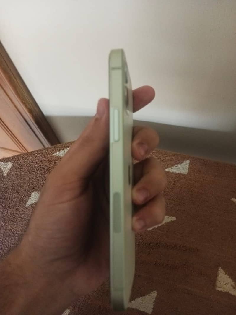 Apple iPhone 12 4