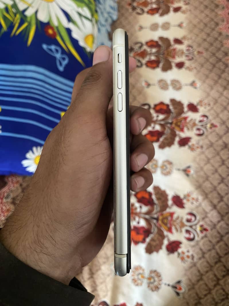 Apple iPhone 11 Factory Unlock 5