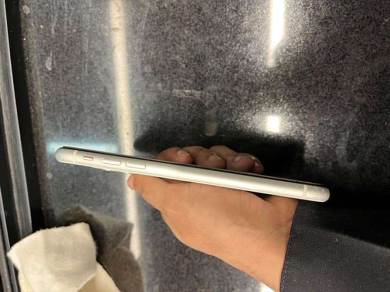 iPhone 11 9