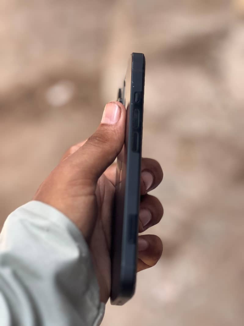 Apple iPhone 13 4