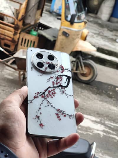 Tecno CAMON 30  12/256gb