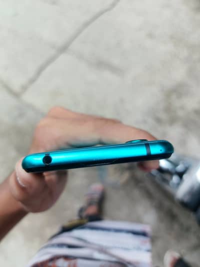 Sharp Aquos R3 10/10
